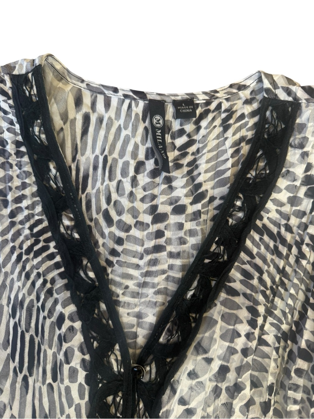 Milano Vintage Y2K Geometric Animal Print Lace V-Neck Blouse | Size L | like new - Picture 6 of 6